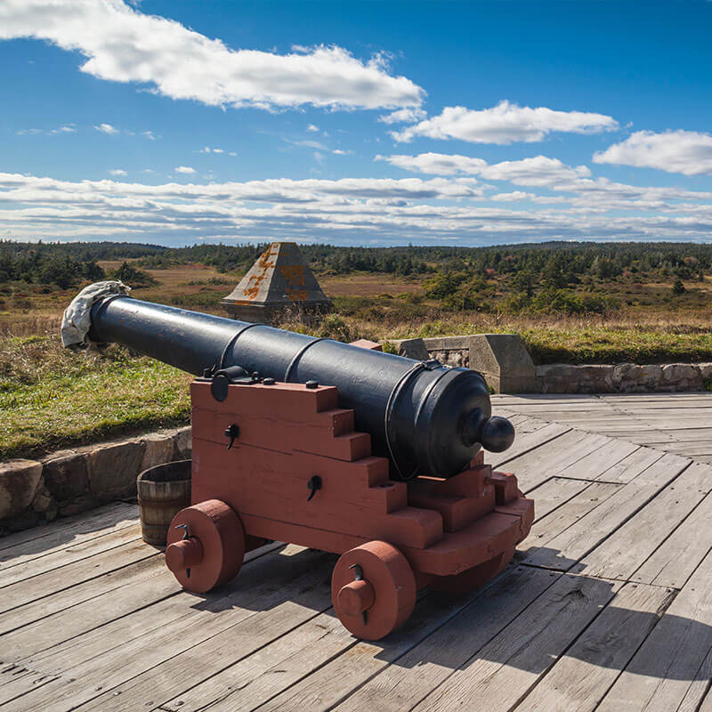 https://pee.atlantique.kyo.ovh/wp-content/uploads/2023/04/le-lieu-historique-national-de-la-forteresse-de-louisbourg.jpg